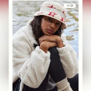 NWT Perfect Moment Sherpa Star Bucket Hat